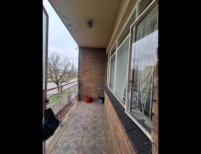 2 BEDROOM FLAT FOR SALE IN VEREENIGING CENTRAL